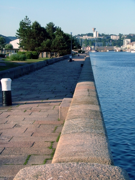 Le long du quai de France...