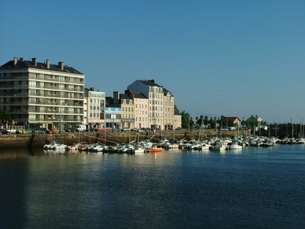 Le quai de Caligny et l'avant-port...